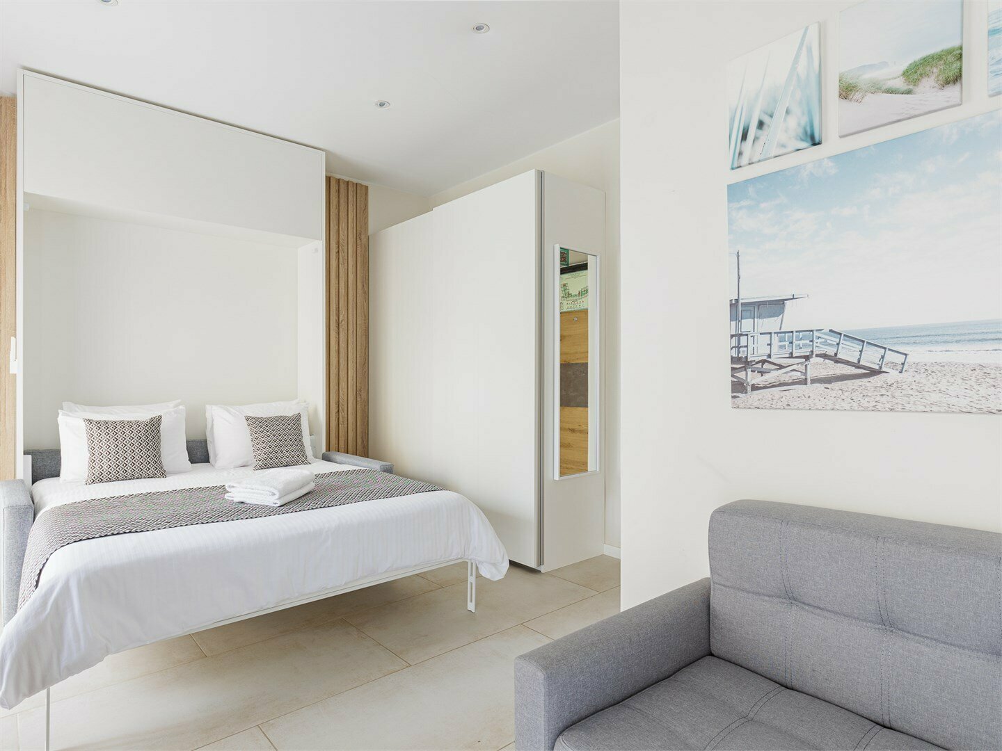 Улучшенный трехместный номер с видом на море