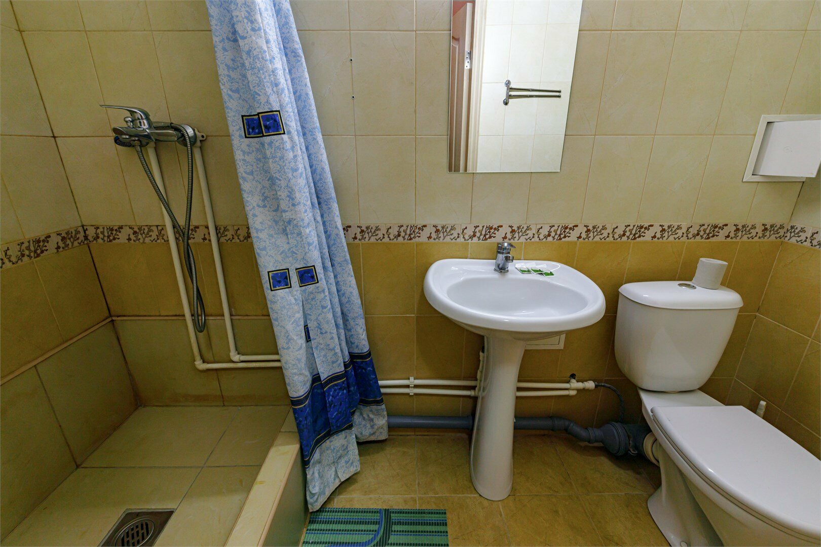 Трехместный