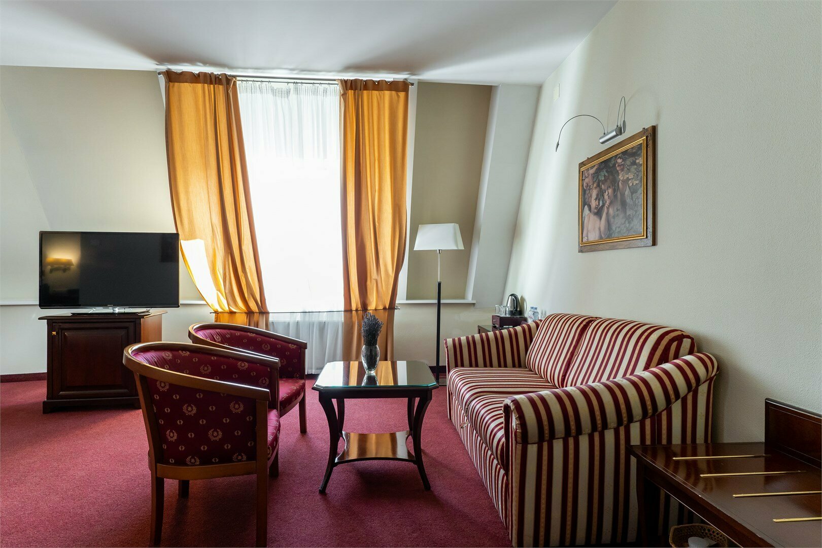 Номер-студия с кроватью размера «king-size»