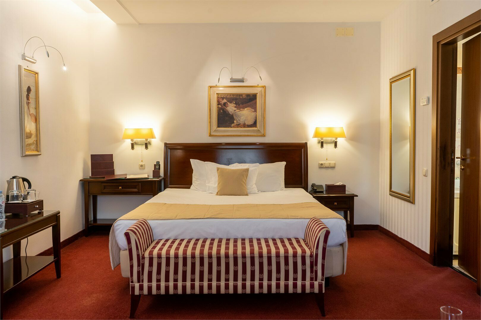 Номер-студия с кроватью размера «king-size»