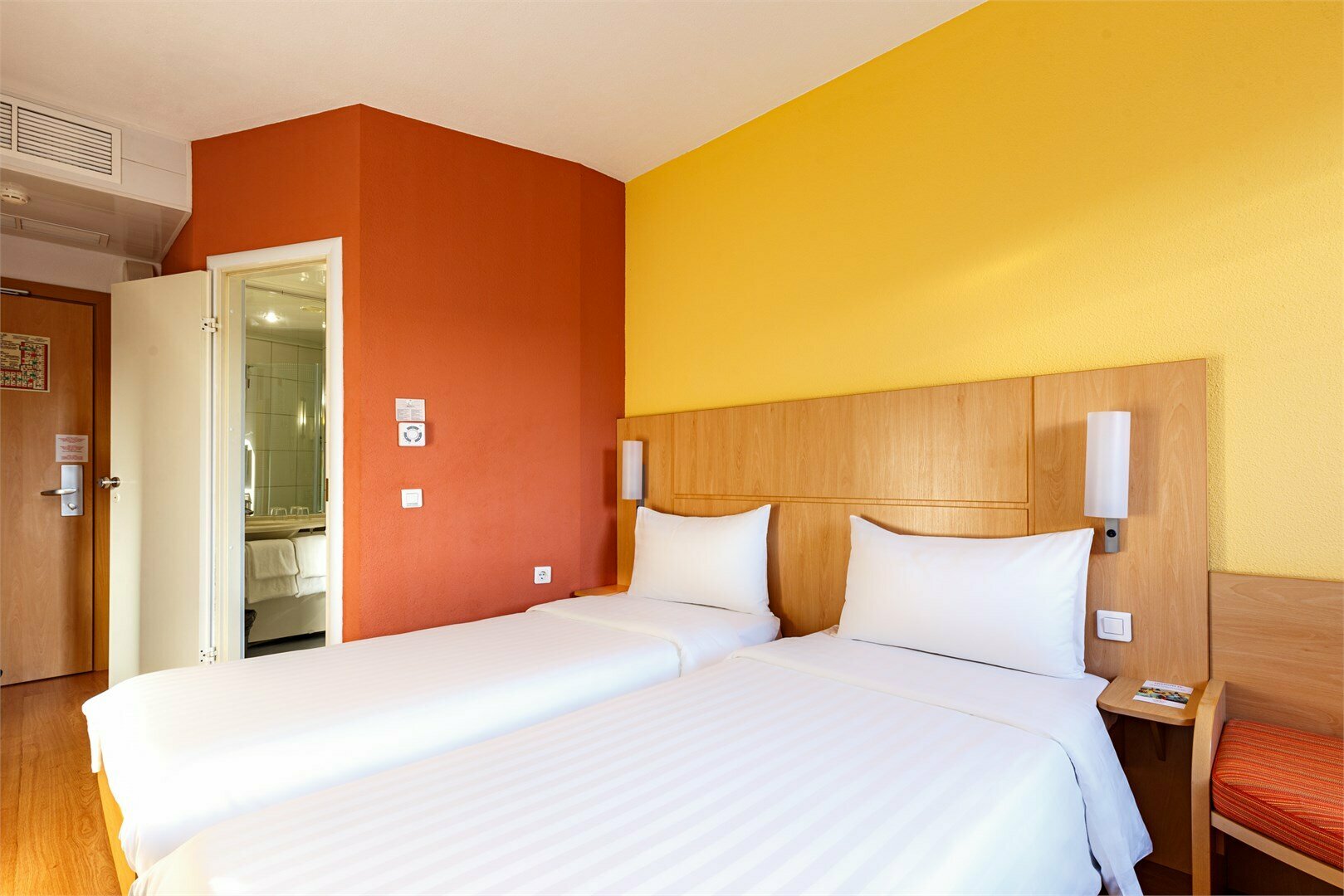 Стандартный двухместный номер с раздельными кроватями