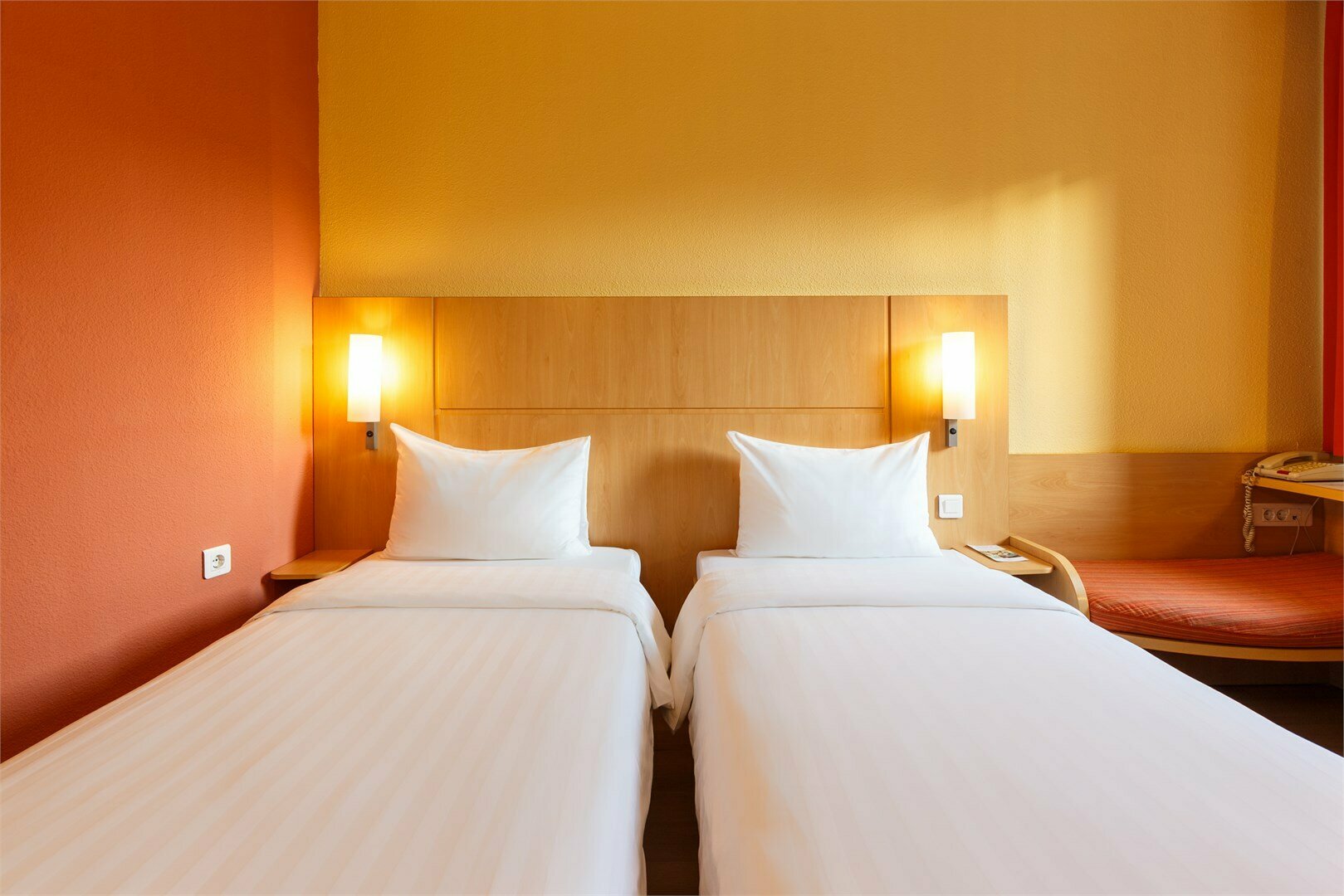 Стандартный двухместный номер с раздельными кроватями