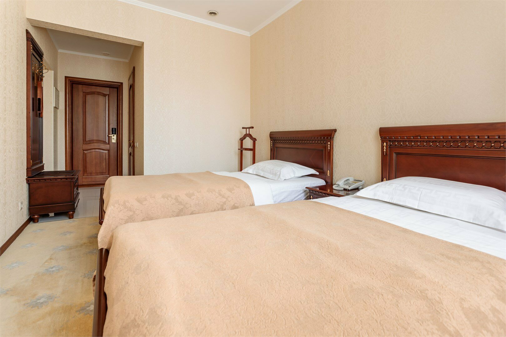 Улучшенный двухместный номер с 2 отдельными кроватями