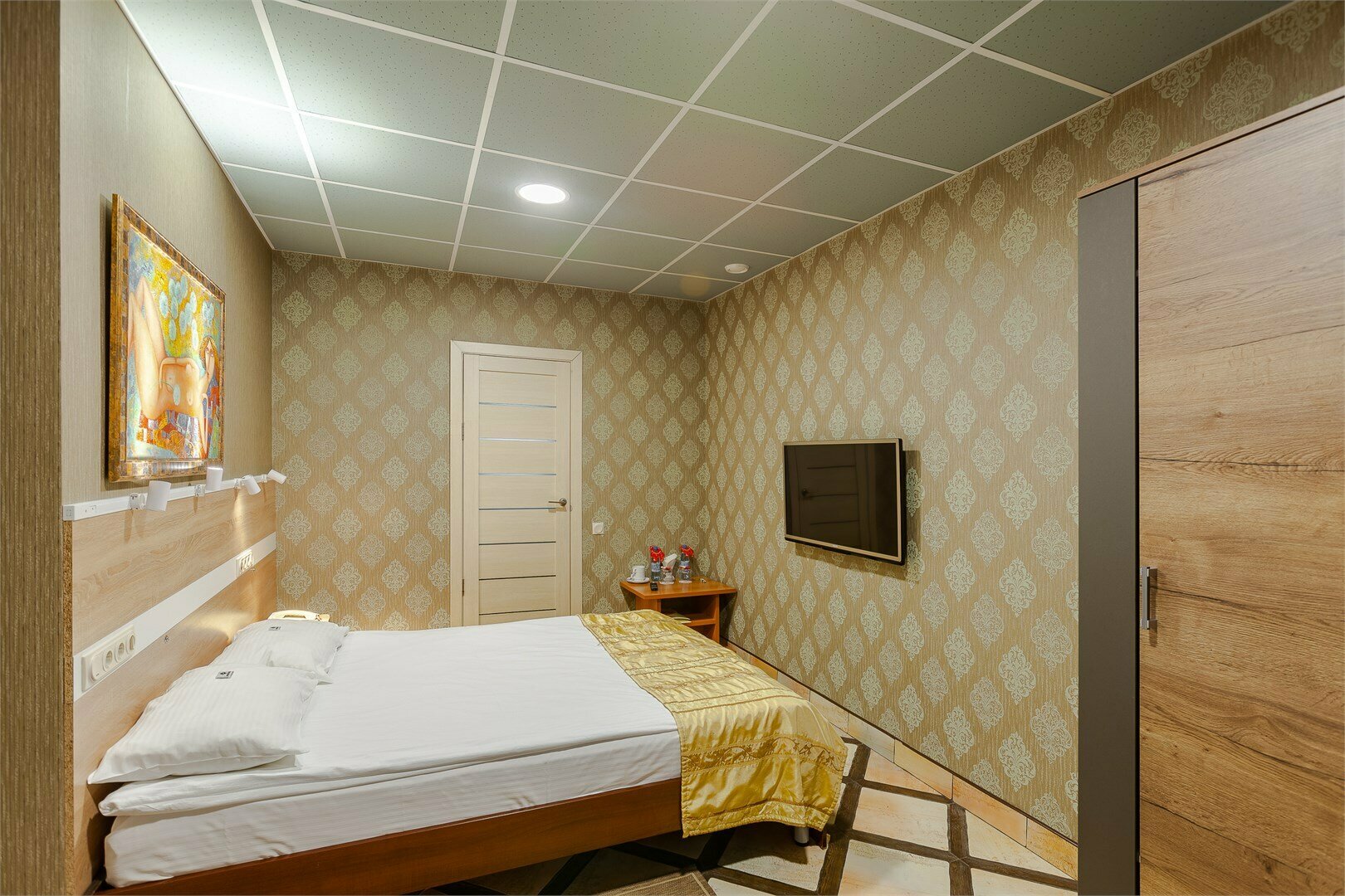 «Эконом» с двуспальной кроватью в здании «мотеля»