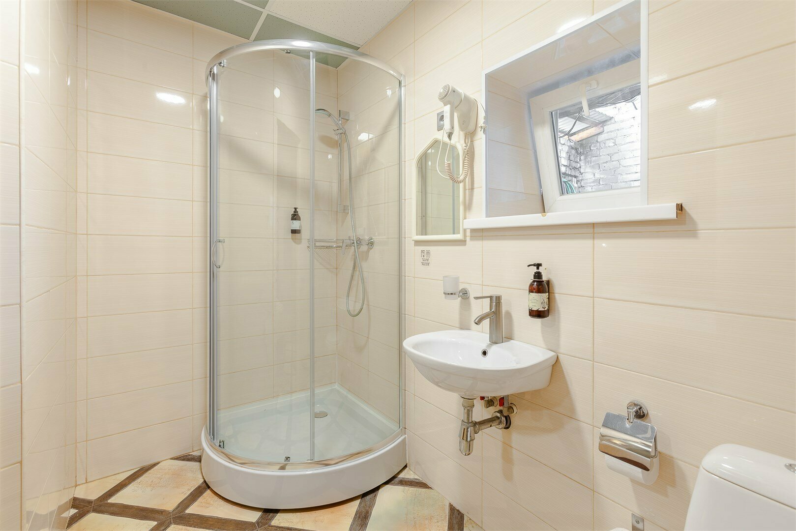 «Эконом» с двуспальной кроватью в здании «мотеля»