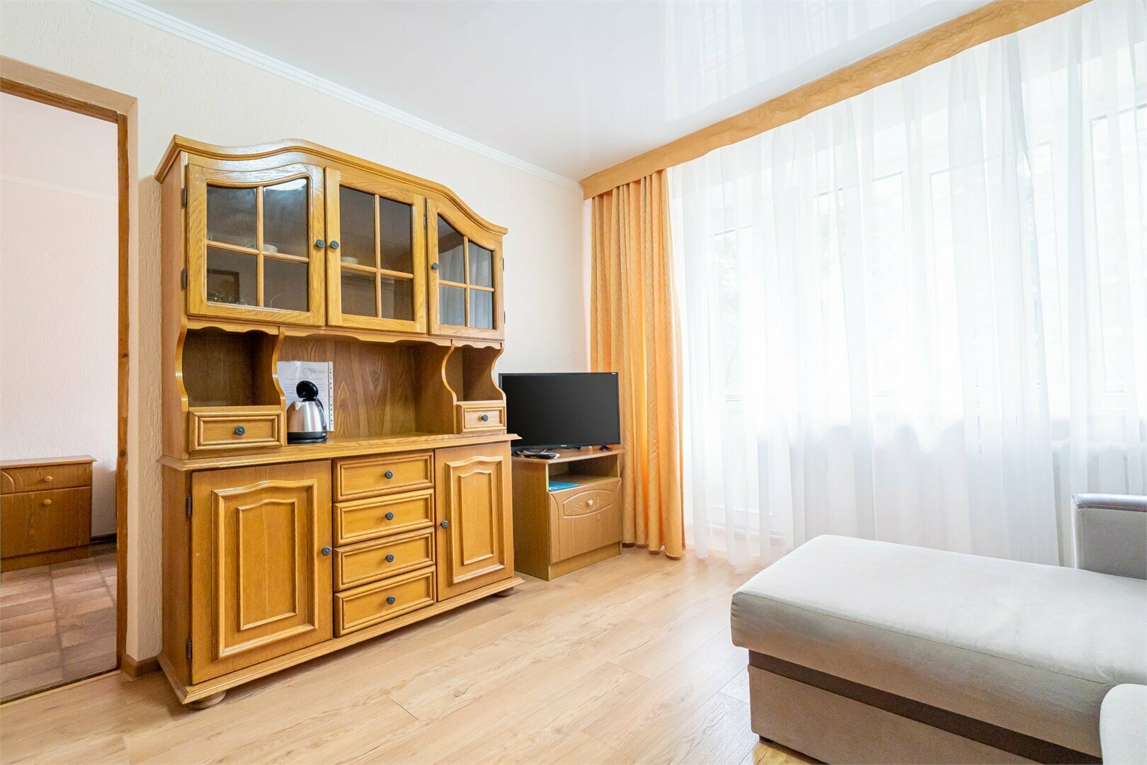 Л2 Двухкомнатный номер с 2 односпальными кроватями и дополнительными местами