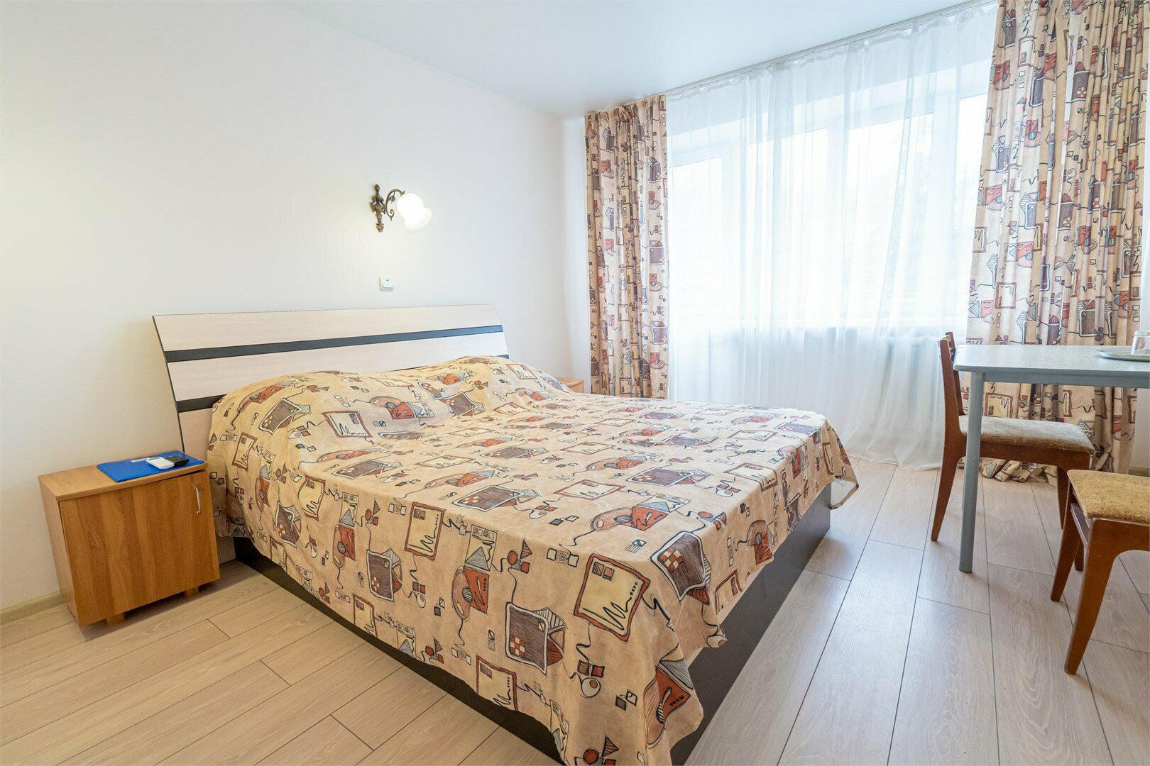 У4 Улучшенный однокомнатный номер с двухспальной кроватью без дополнительного места