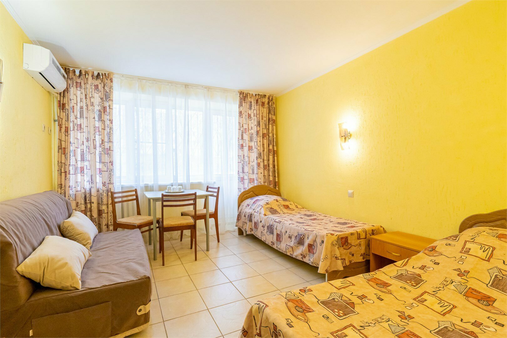 Д4 Двухкомнатный номер с 4 кроватями и раскладным диваном