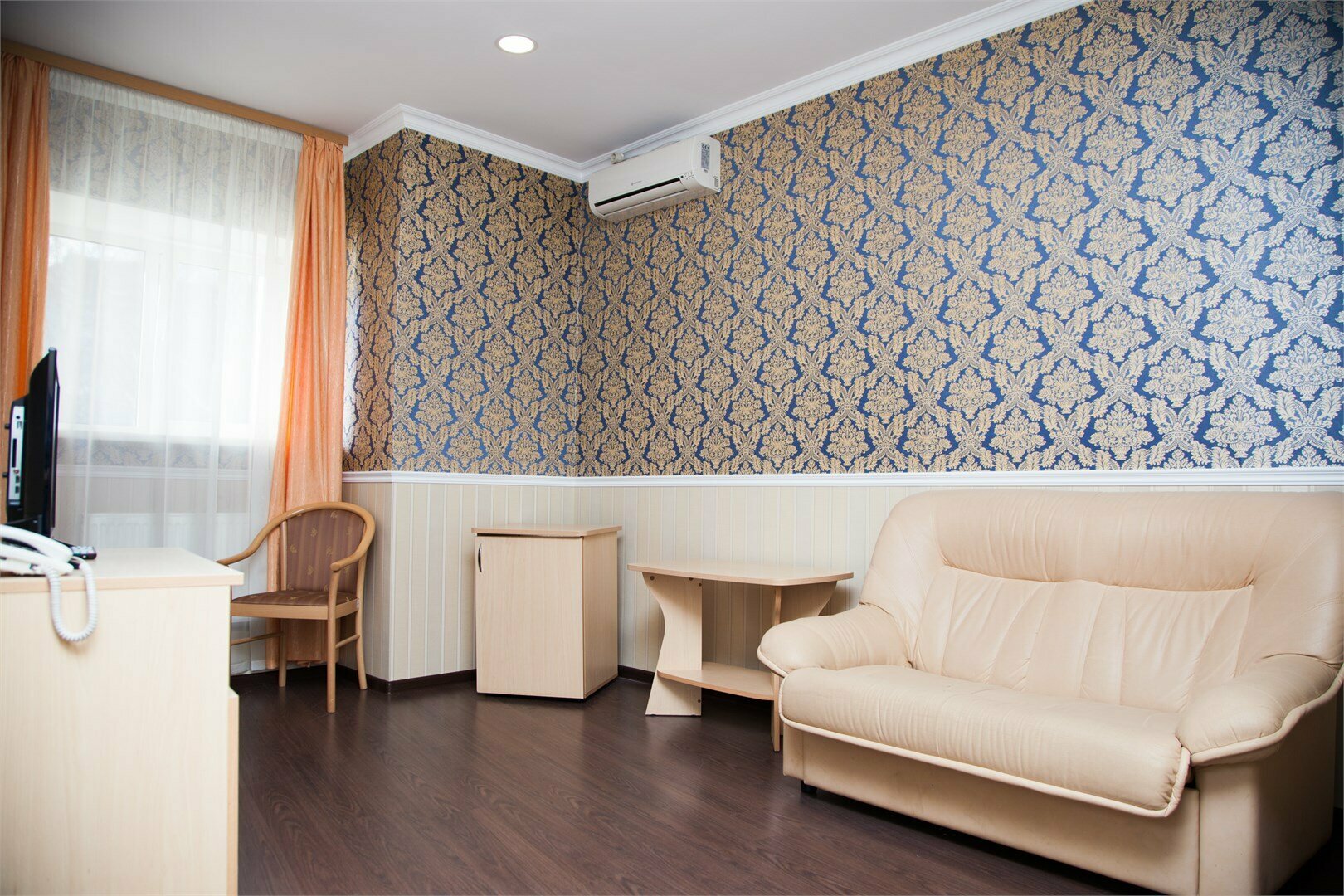 Улучшенный двухместный номер с 2 отдельными кроватями