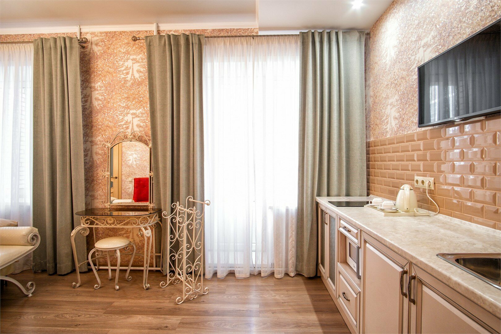 ДВУХМЕСТНЫЙ "СТУДИО-ДЕЛЮКС" С ДВУСПАЛЬНОЙ КРОВАТЬЮ