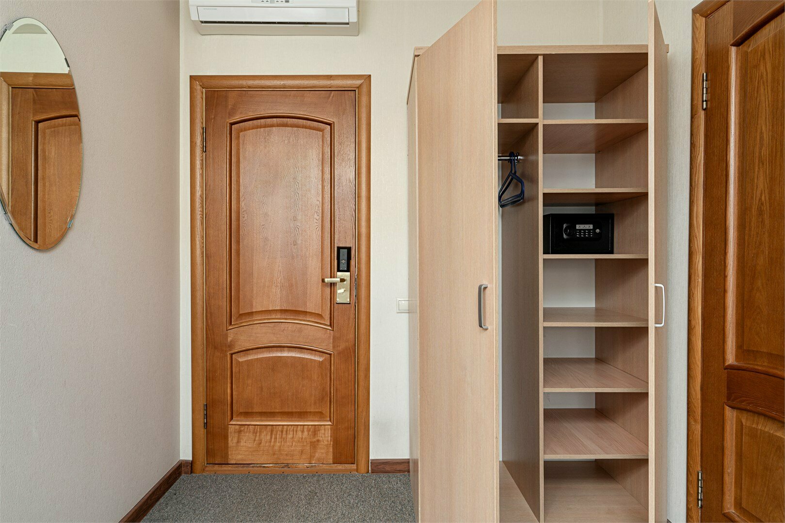 Номер первой категории. Стандартный одноместный номер в мансарде.