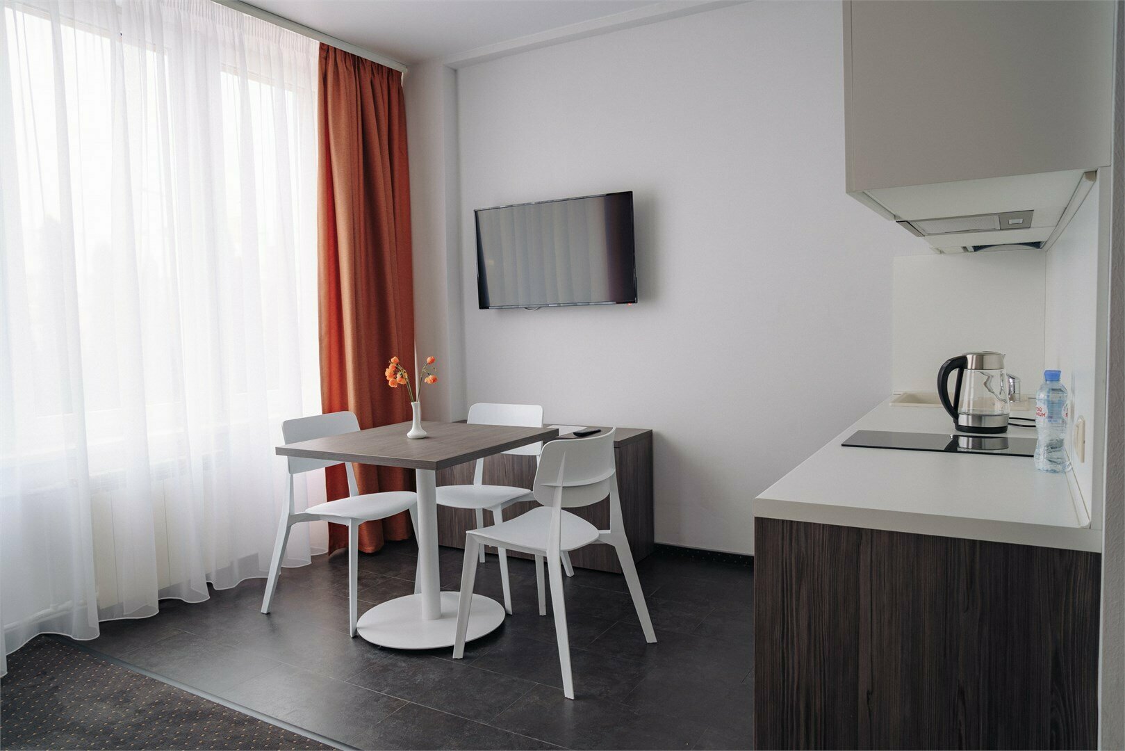 Студия с кухней