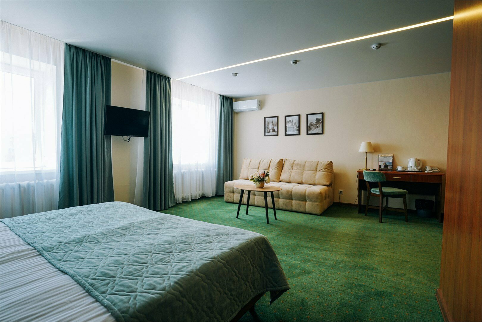 Джуниор Сюит