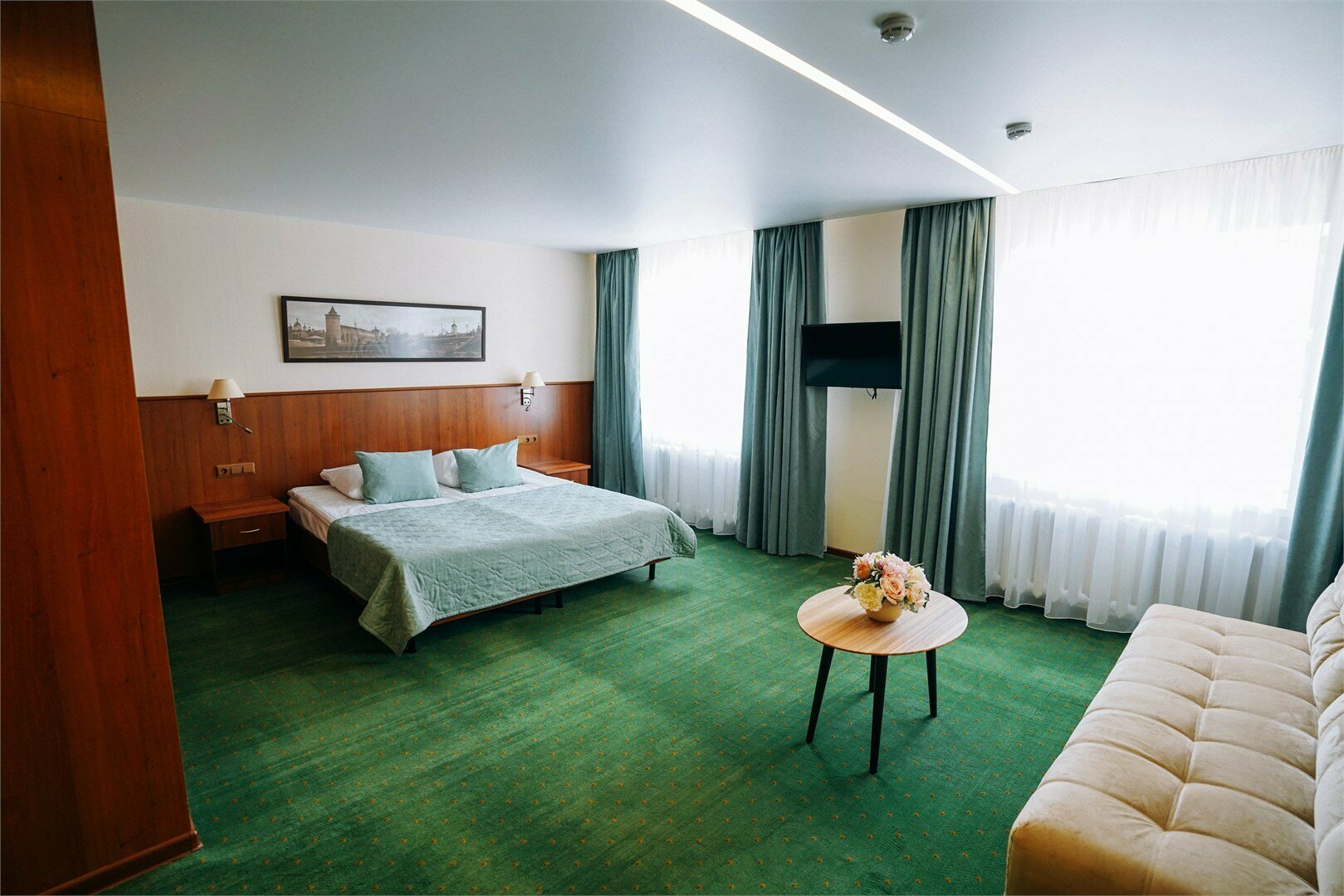 Джуниор Сюит