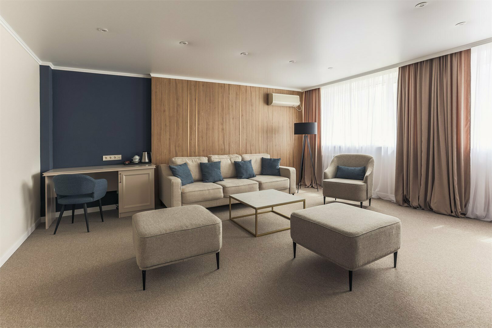 1 категория "Комфорт +", 301