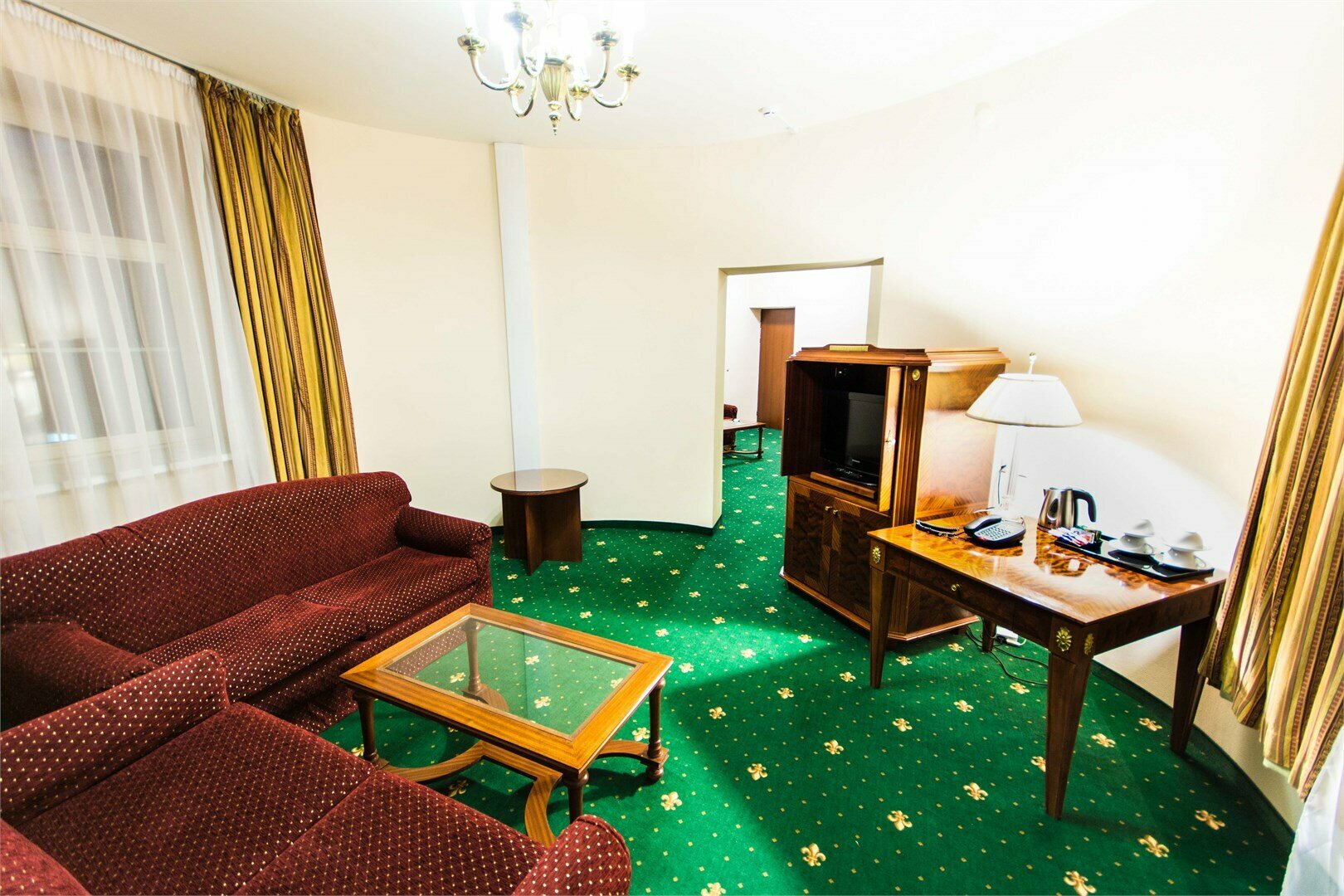 Сюит 1(Представительский семейный номер)