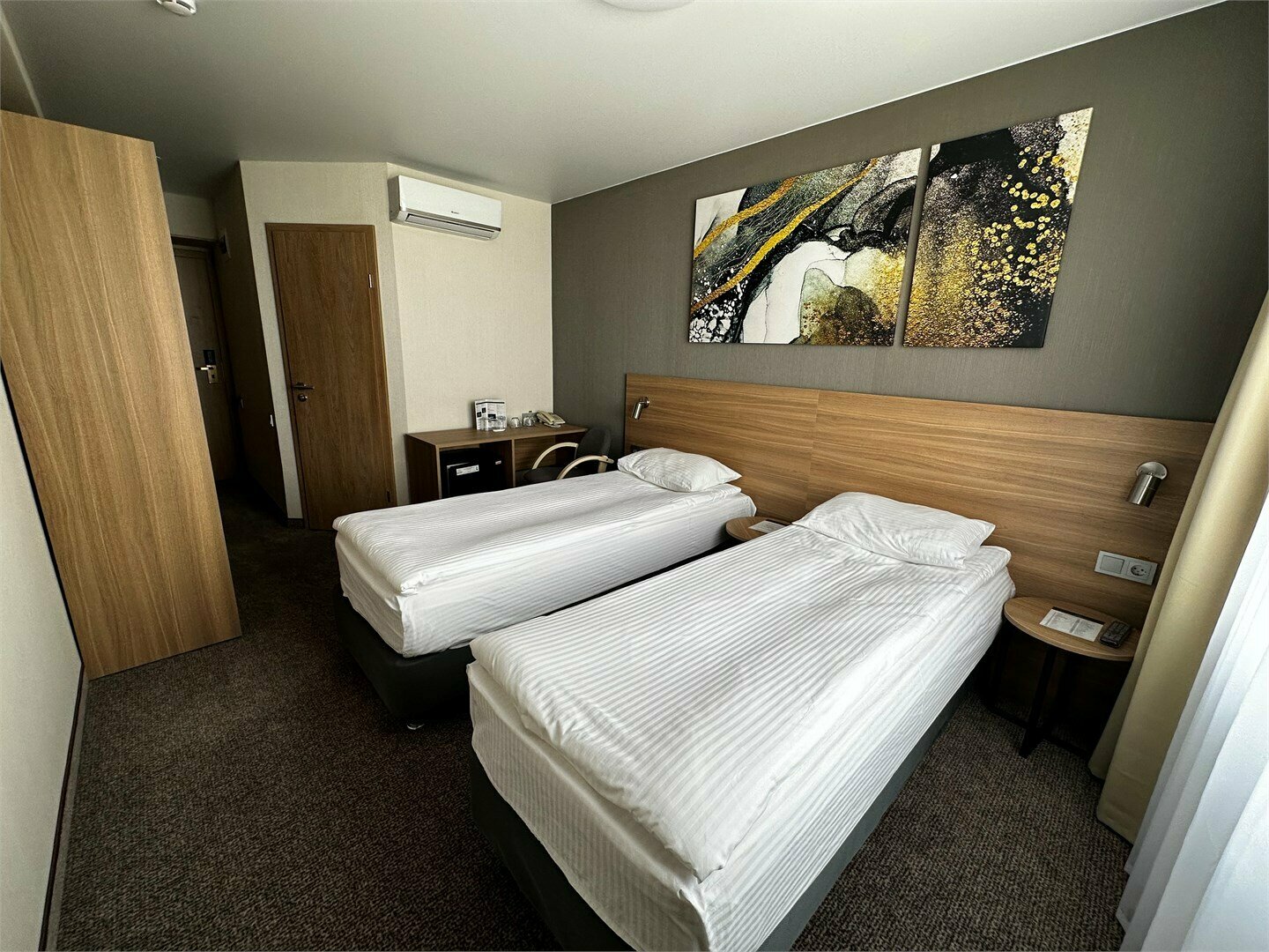 Улучшенный двухместный номер с 2 отдельными кроватями