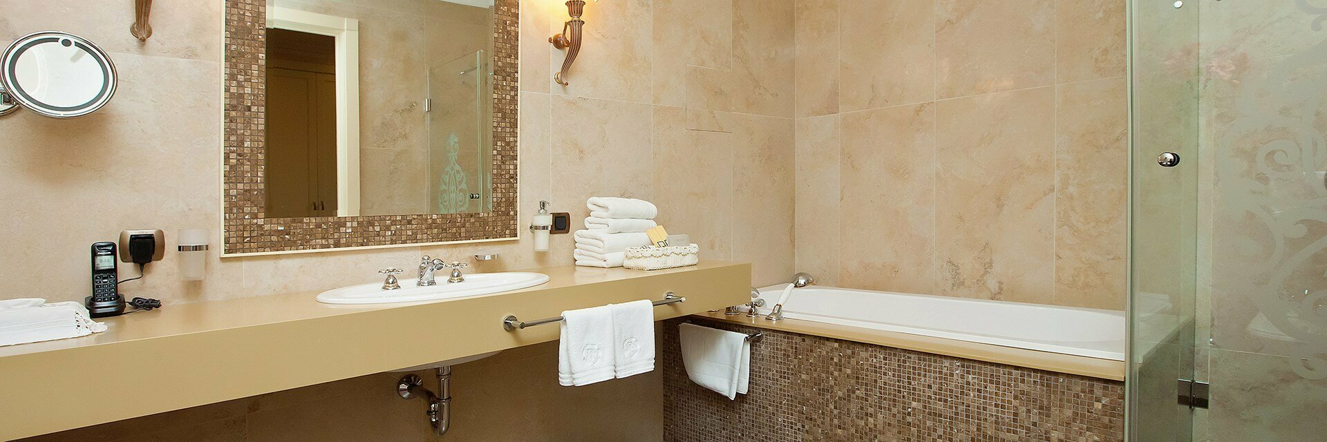 Номер Делюкс