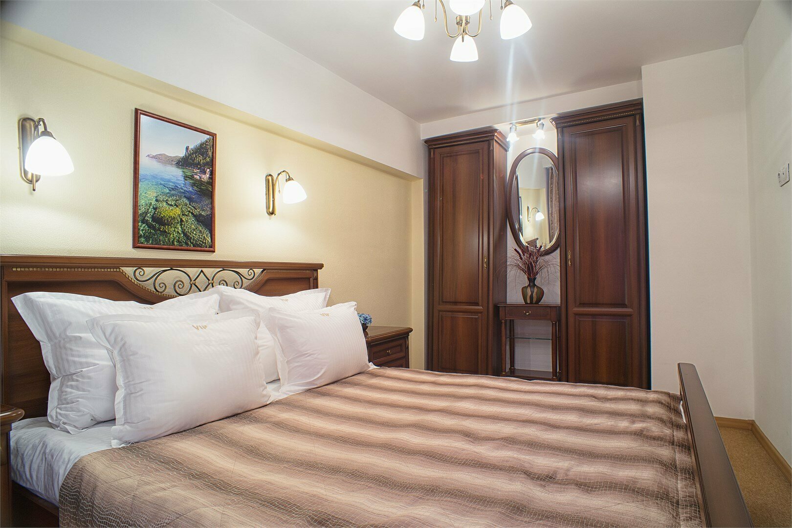 Джуниор Сюит