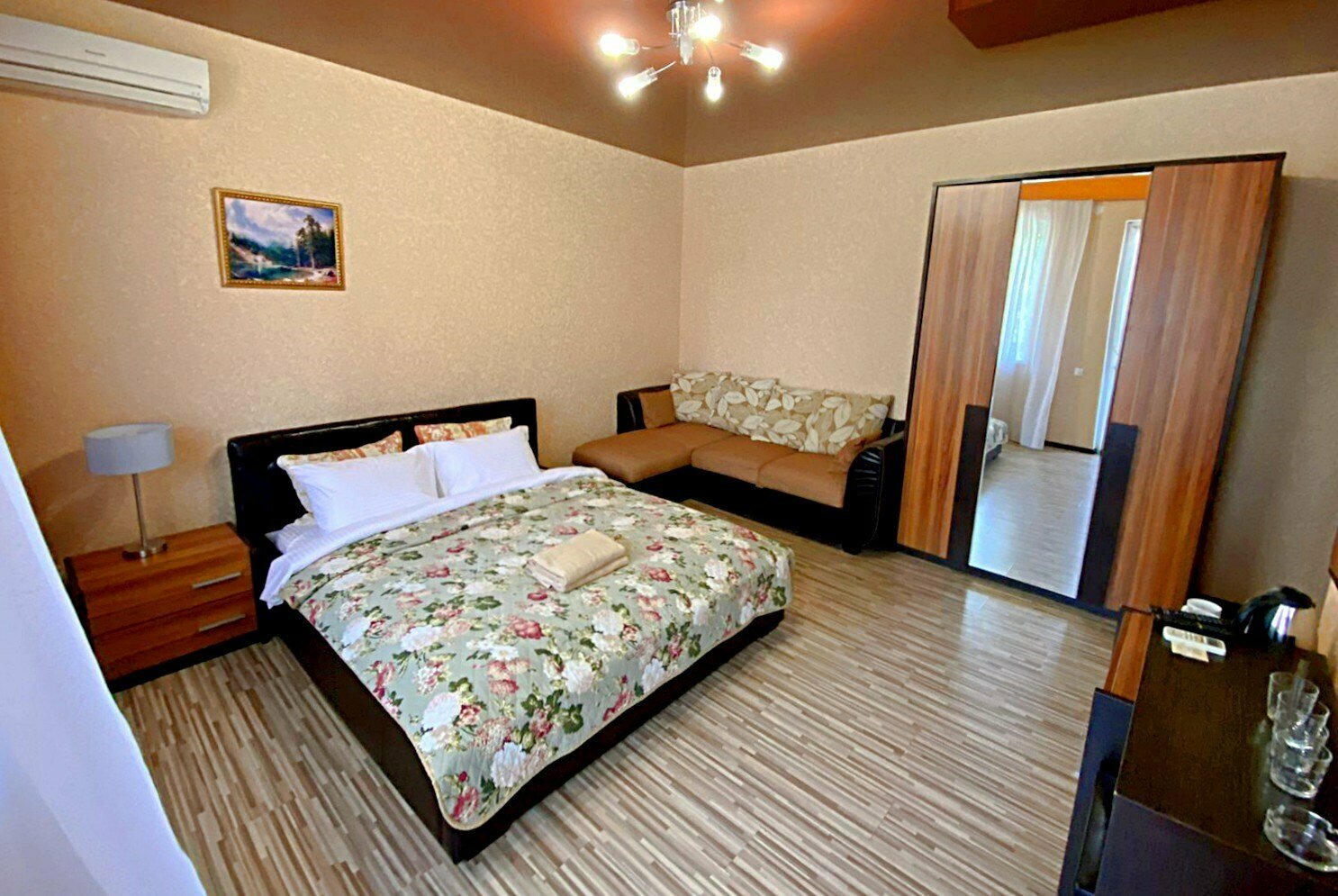 Четырехместный номер "Комфорт" с балконом