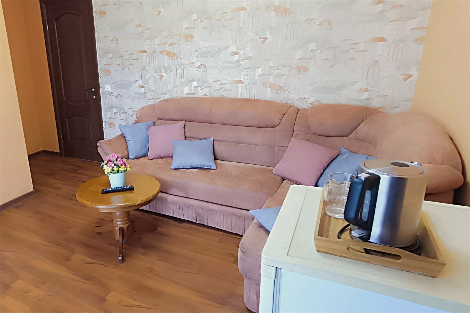 Двухкомнатный номер "Комфорт" четырехместный с большой лоджией