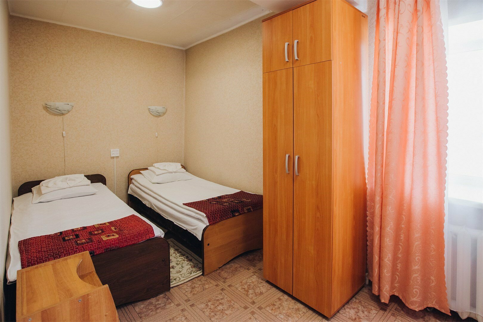 Двухместный номер эконом-класса с 2 отдельными кроватями