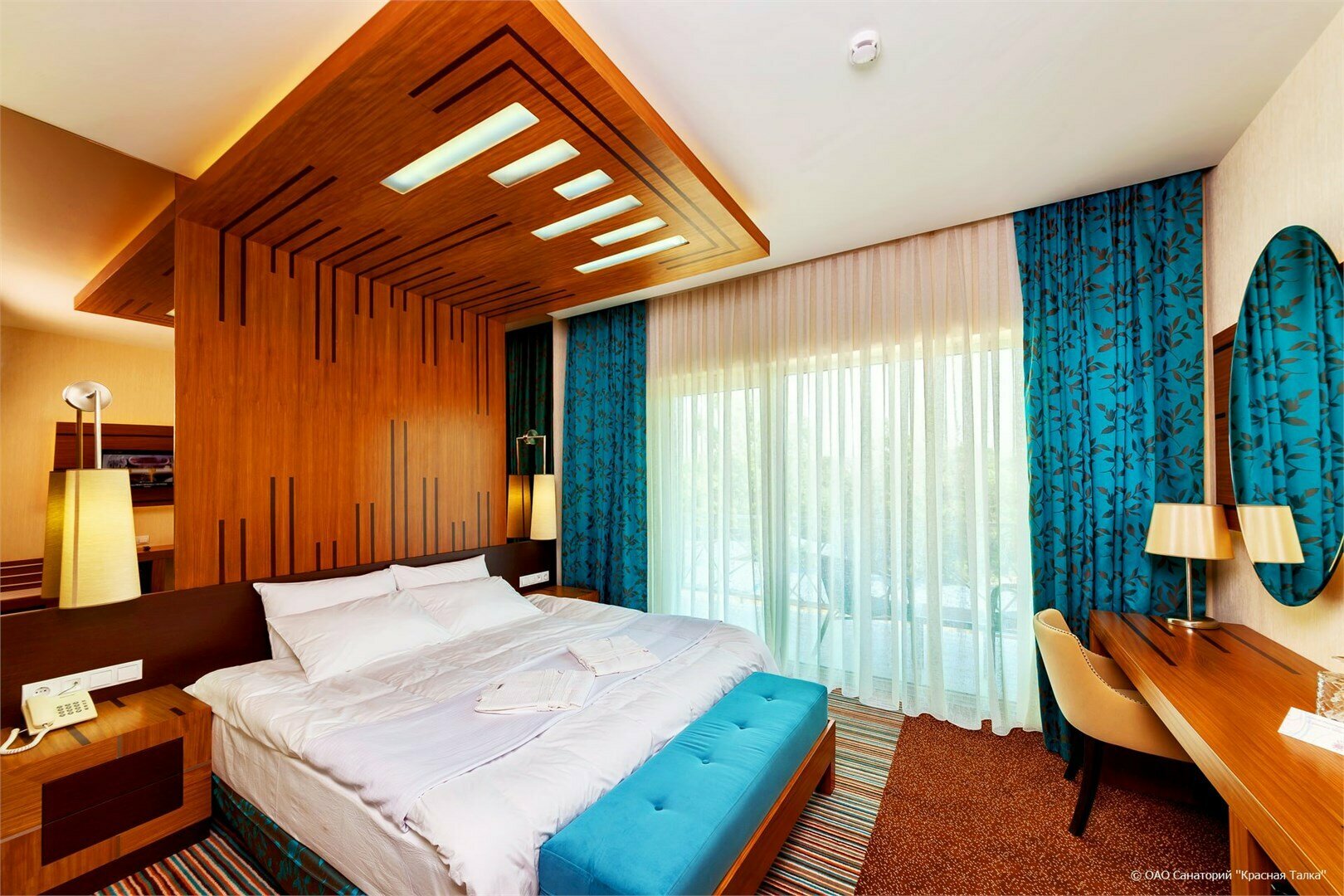 Улучшенный номер с кроватью размера «king-size»