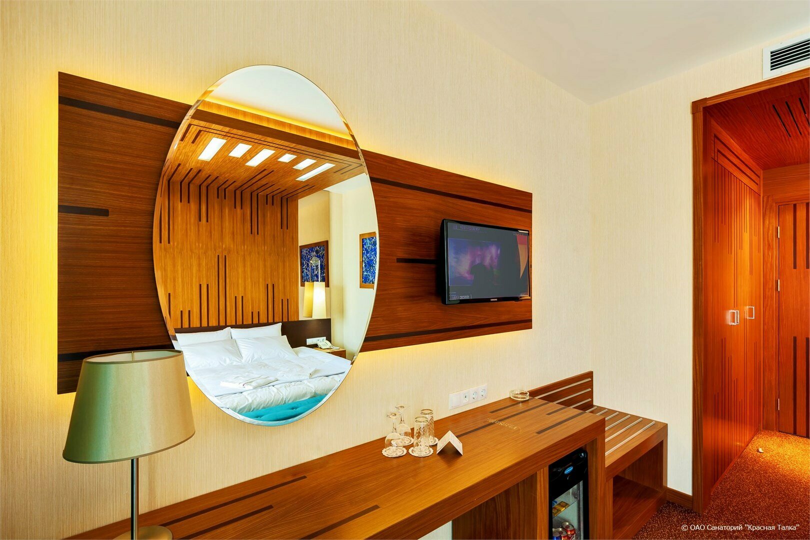 Улучшенный номер с кроватью размера «king-size»