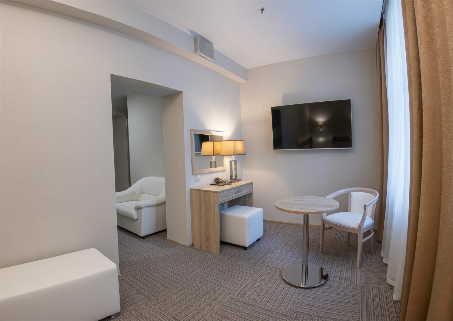 Джуниор Сюит TW