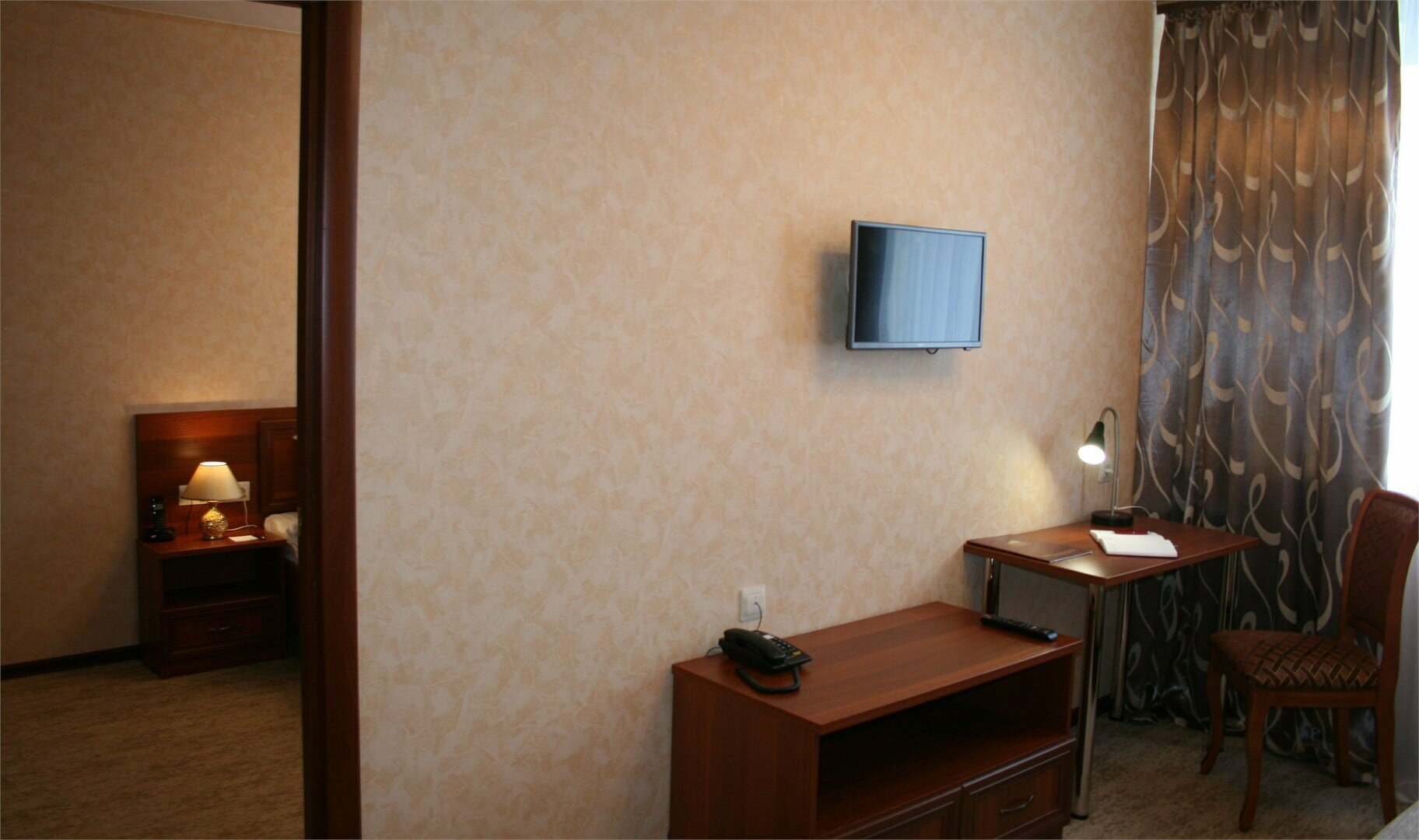 Джуниор Сюит