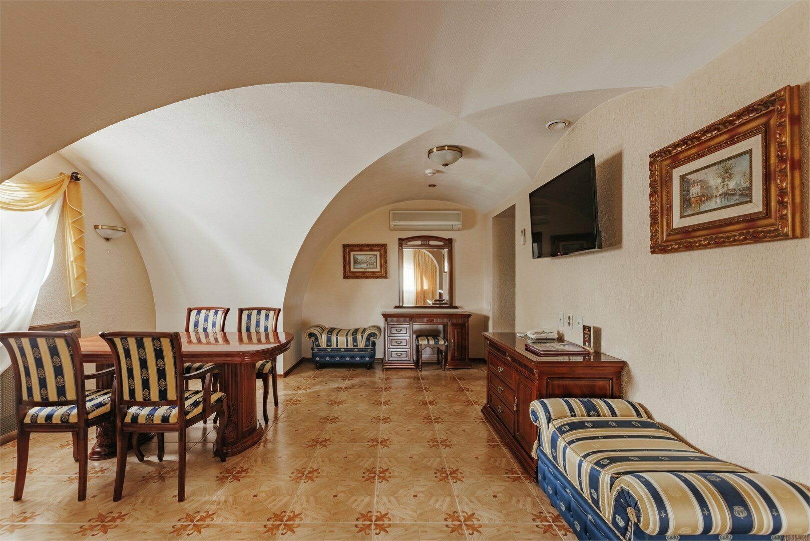 ЛЮКС КРЕМЛЕВСКИЙ