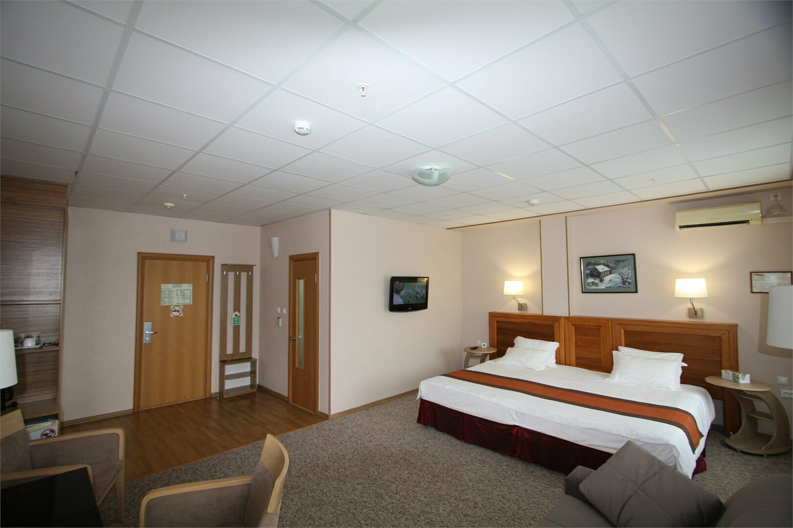 Джуниор Сюит Супериор с 1 двухспальной кроватью