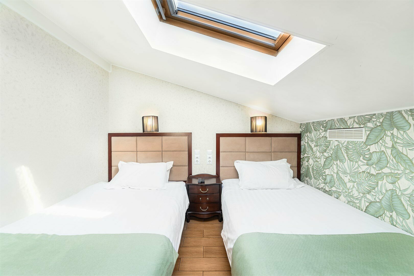 Двухместный номер с 2 отдельными кроватями и душем