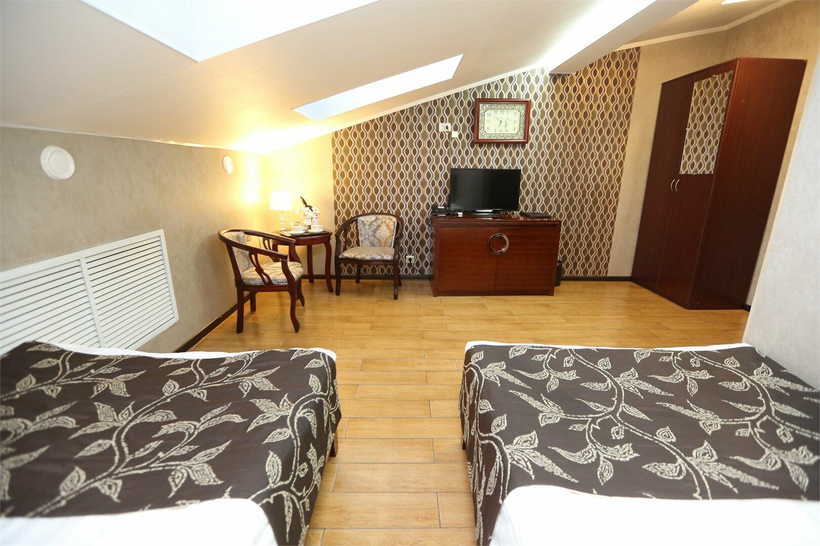 Двухместный номер с 2 отдельными кроватями и душем