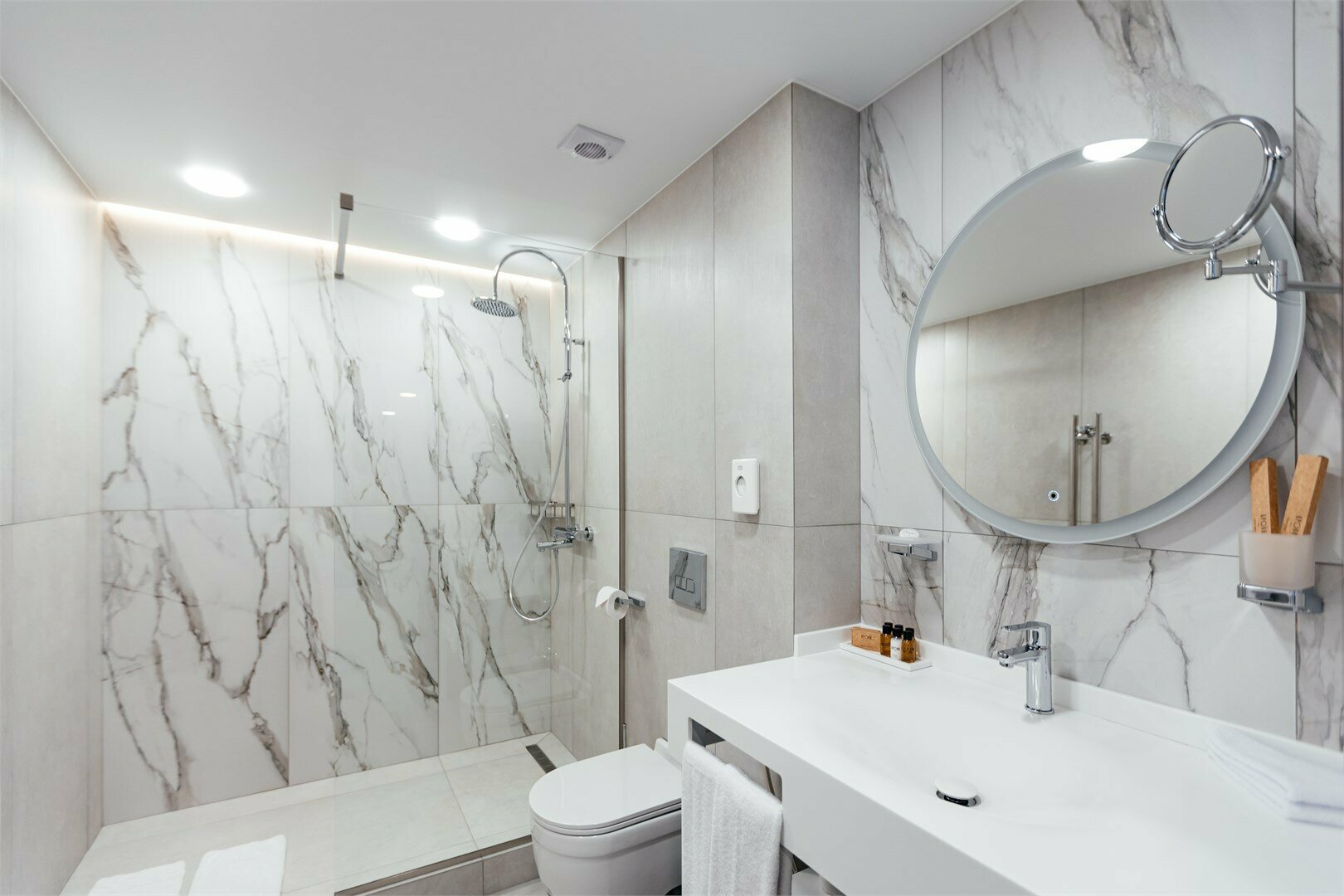 Джуниор Сюит