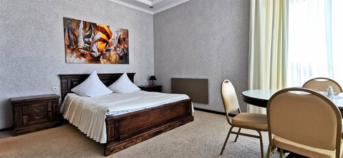 Номер с миникухней и видом на Парк Победы.