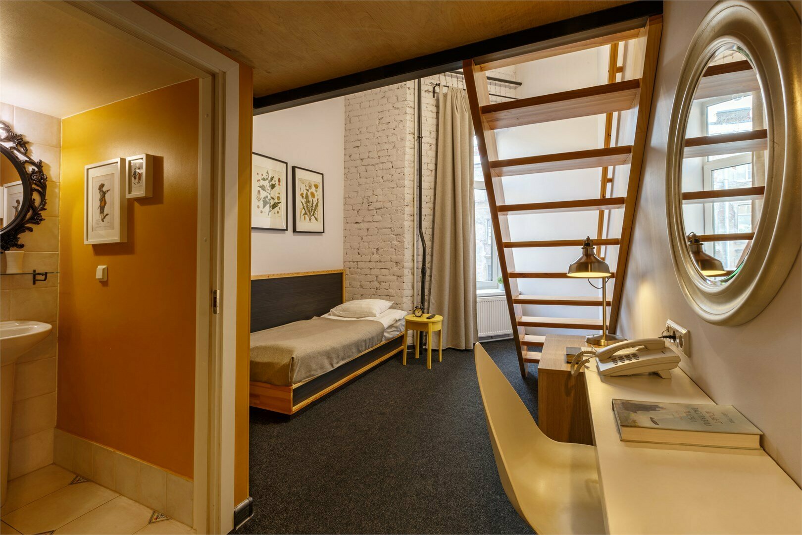 Комфорт трехместный (Triple) с тремя раздельными кроватями