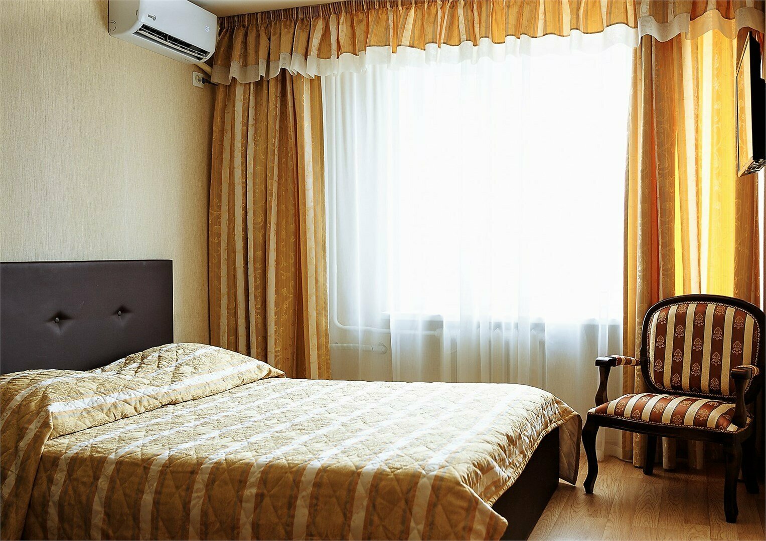 Стандартный номер с одной двуспальной кроватью