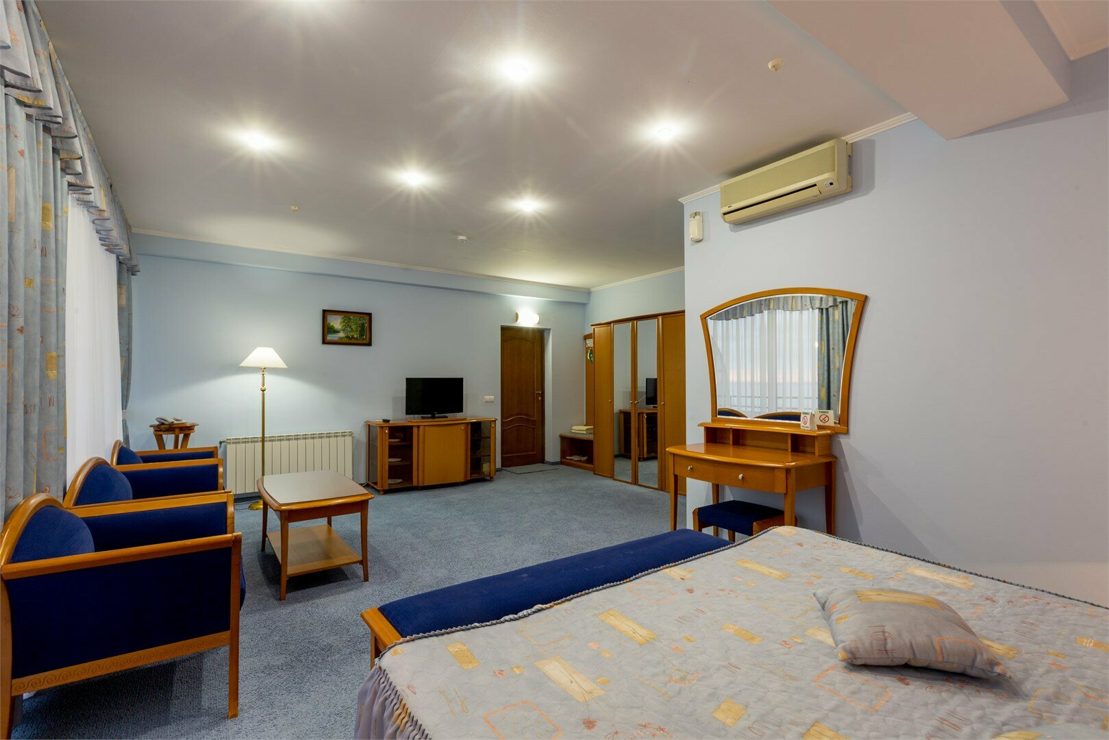 ДЖУНИОР СЮИТ