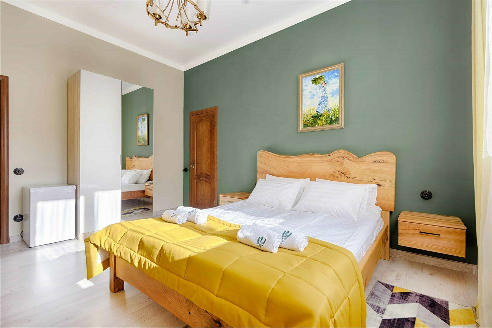 Стандартный номер с одной двуспальной кроватью