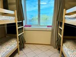 Спальное место на двухъярусной кровати в общем номере для женщин в Невский