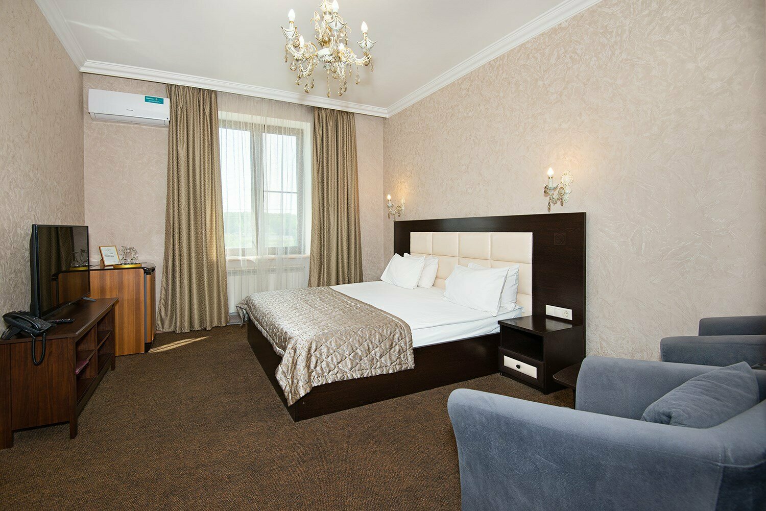 Улучшенный номер с кроватью размера «king-size» №208