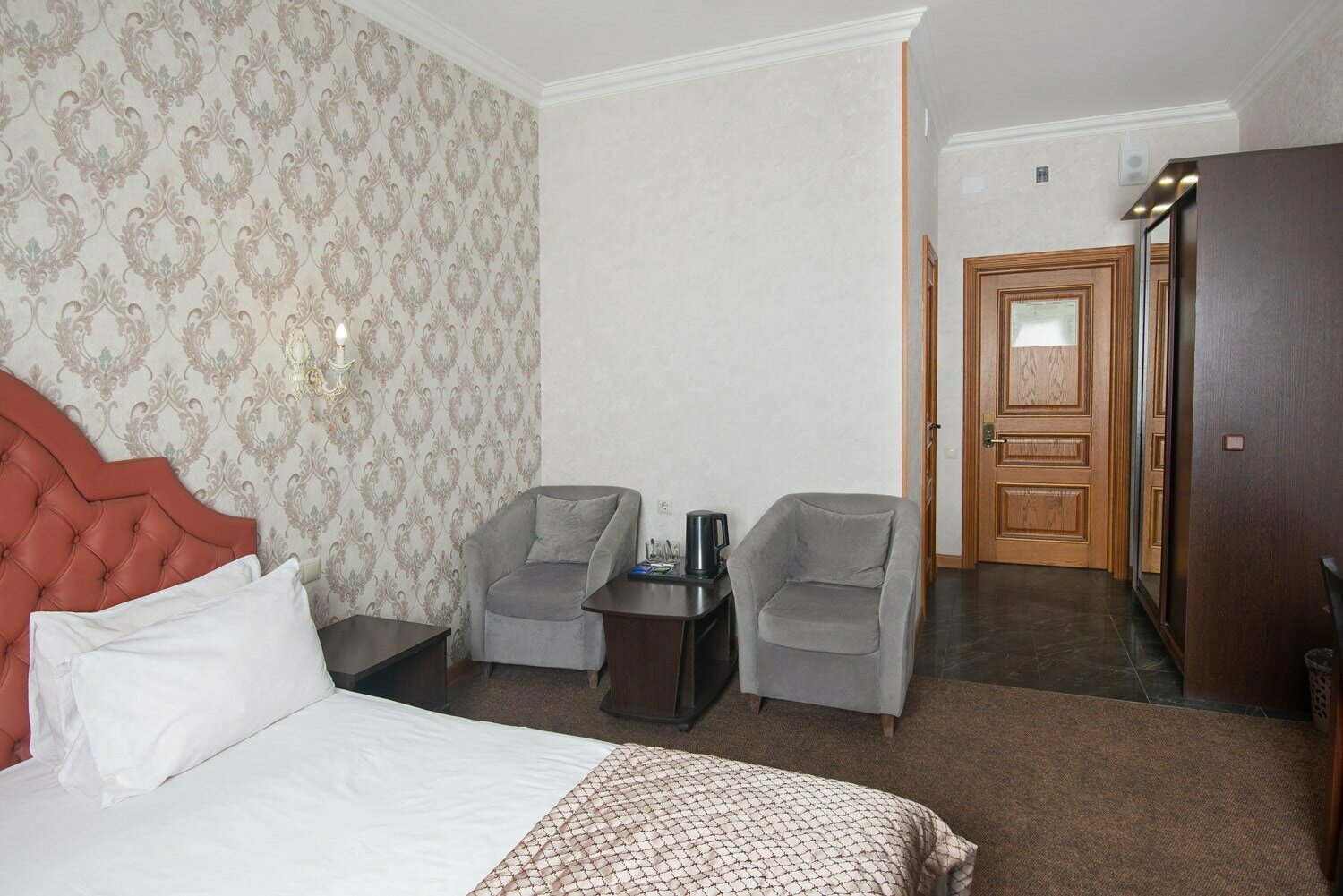 Улучшенный номер с кроватью размера «king-size» №203