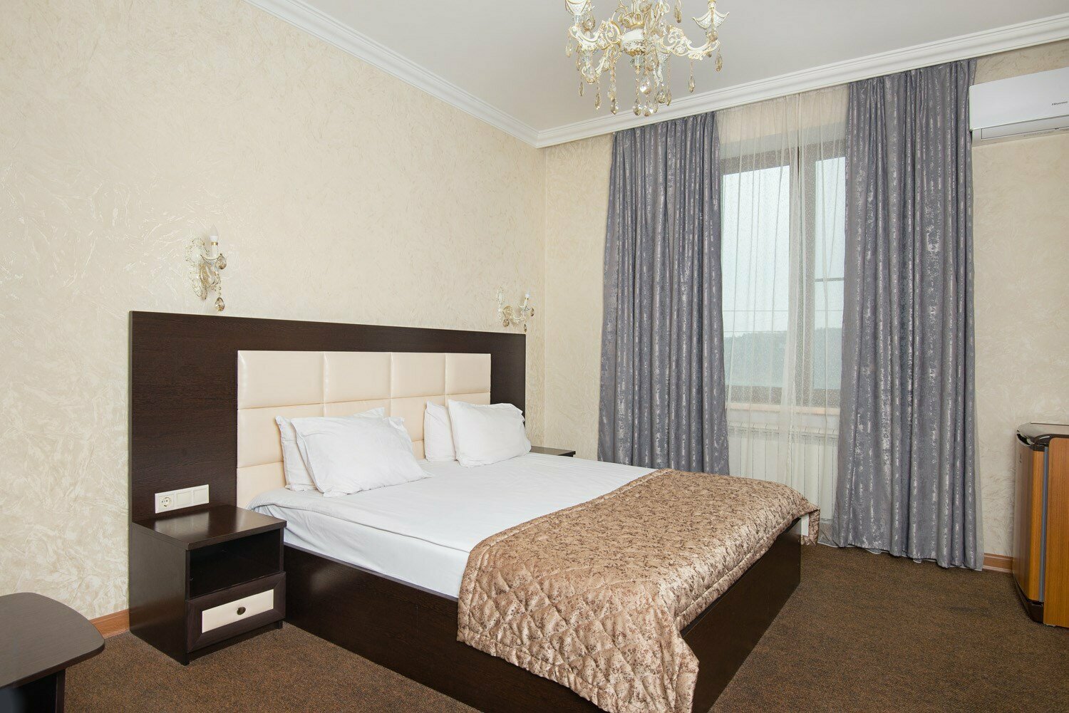 Улучшенный номер с кроватью размера «king-size» №204