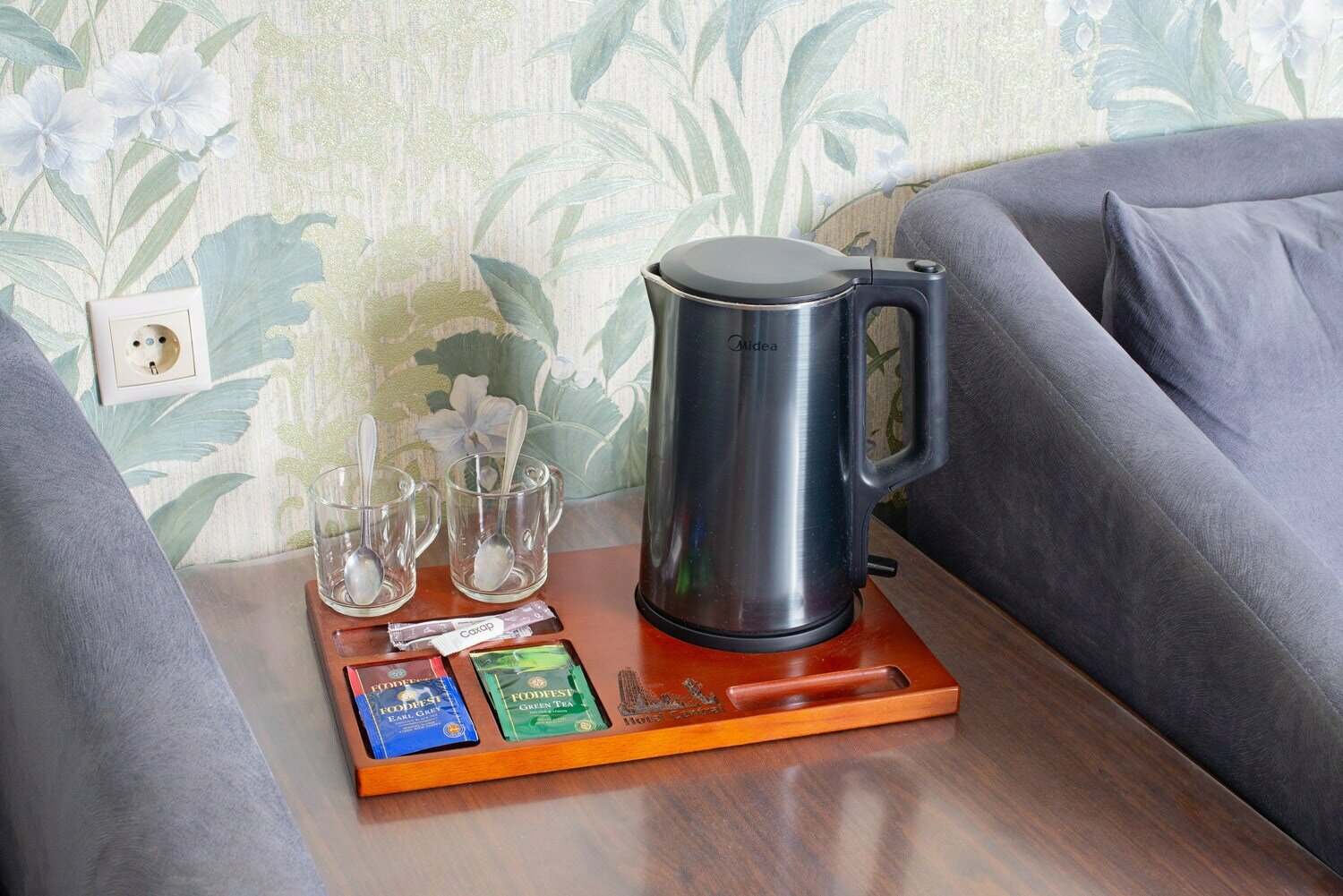 Номер с кроватью размера «king-size» и видом на озеро № 101