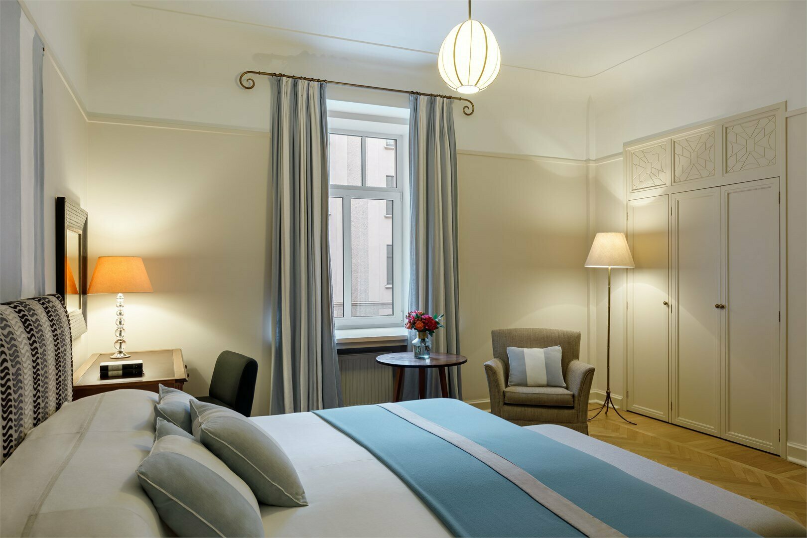 Классический номер