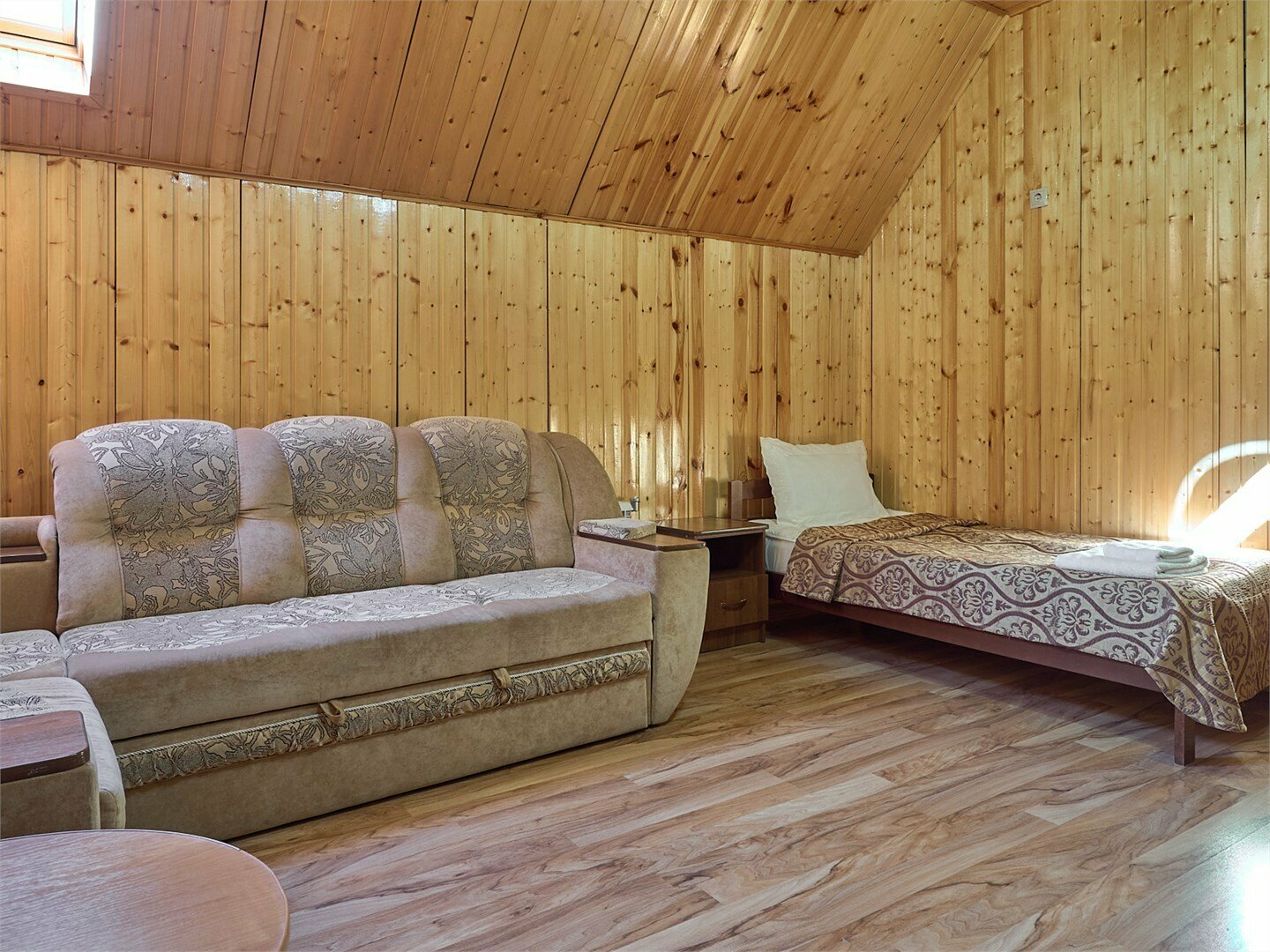 Семейный 5-местный + диван-кровать