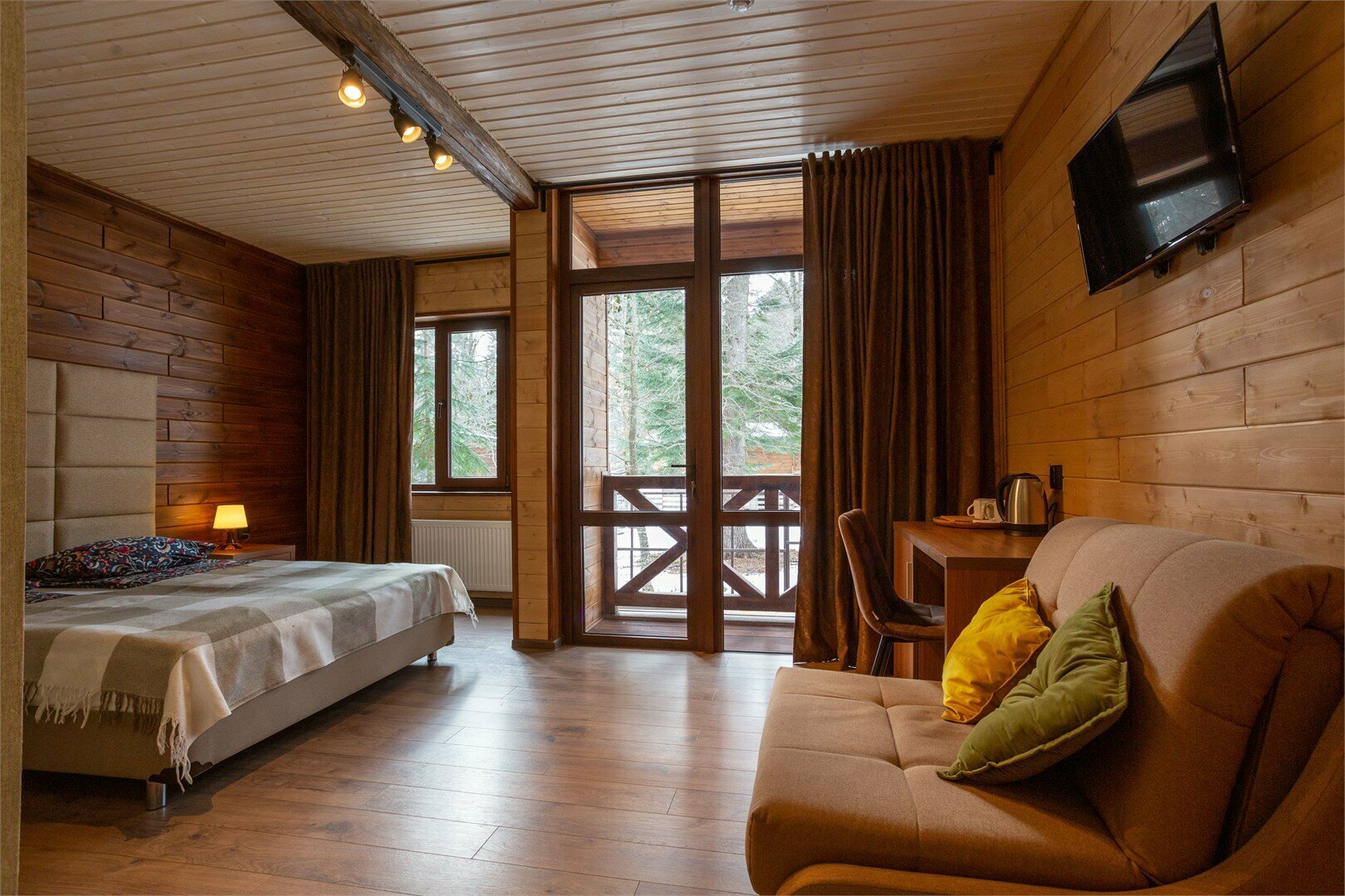 Трехместный номер с балконом