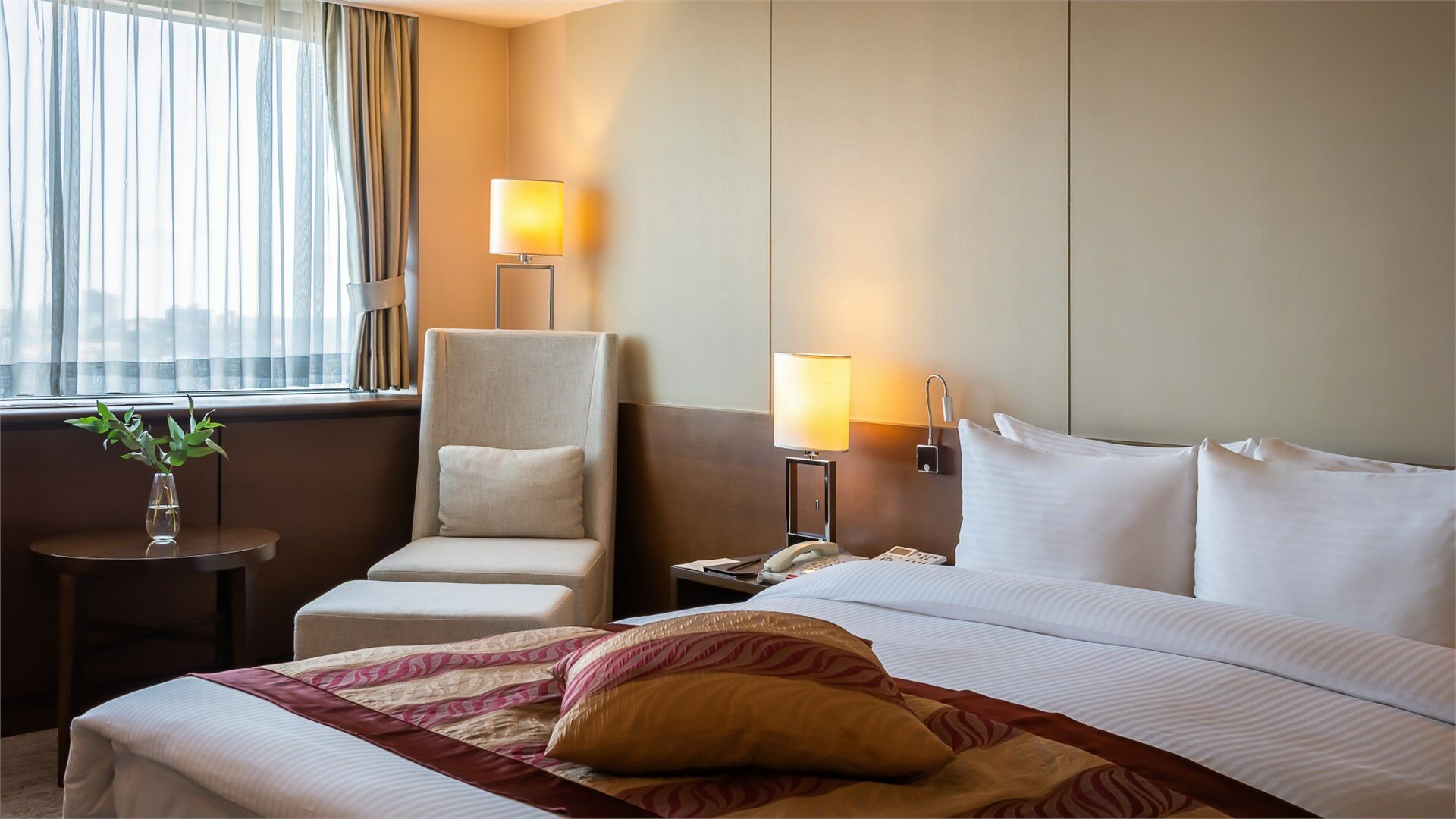 Deluxe Double Golden Bridge View