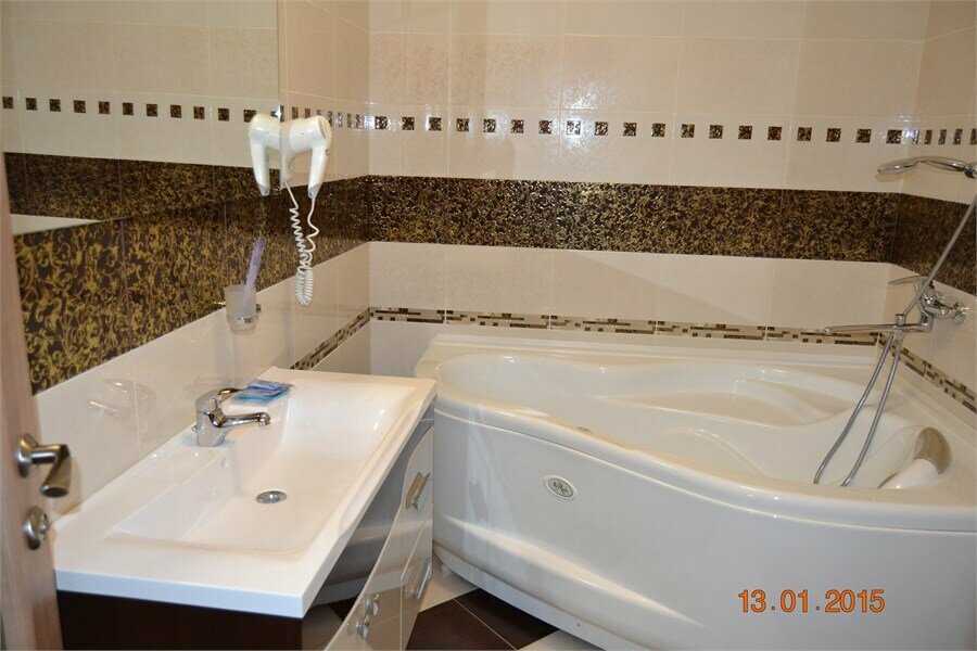 Джуниор Сюит